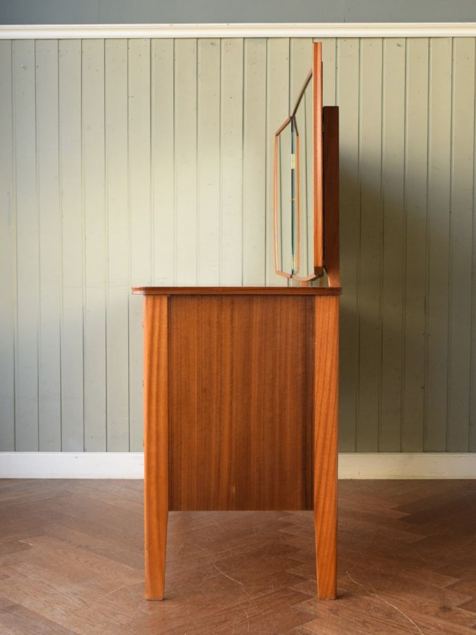 ビンテージ家具の側面