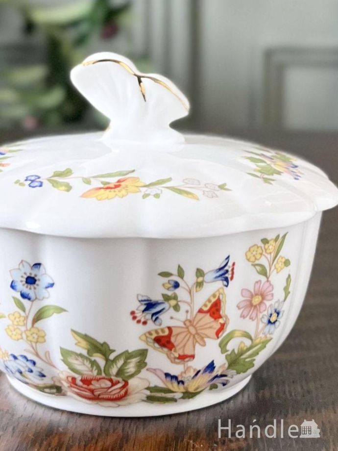 アンティークの小物入れ