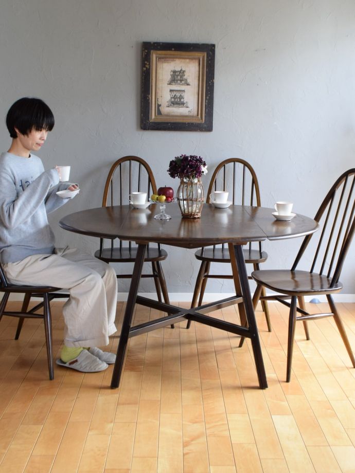 アーコールの伸長式テーブル