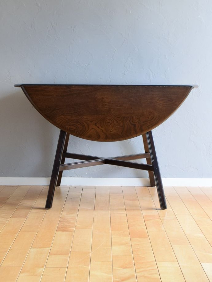 折り畳み式テーブルの側面