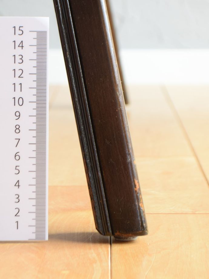 ビンテージテーブルの脚