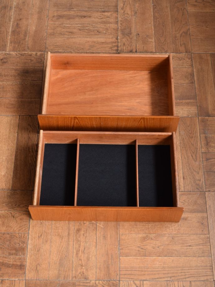 サイドボードの引き出し