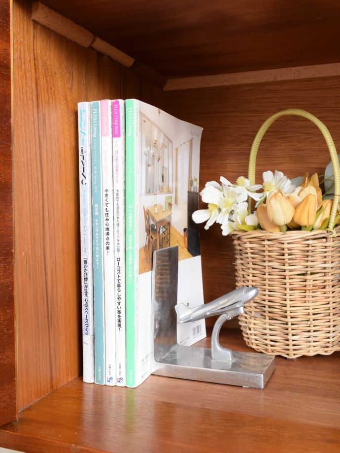 サイドボードの扉を開けると