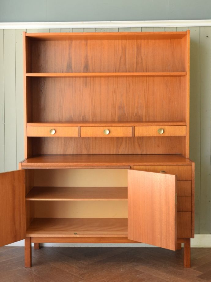 ヴィンテージキャビネットの扉の中