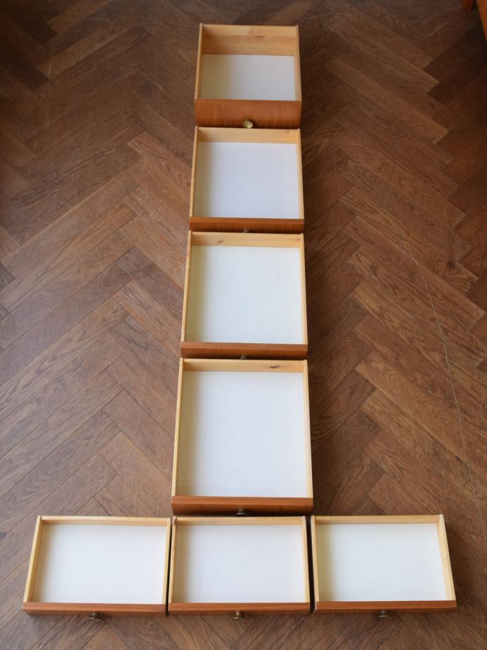 ビンテージキャビネットの引き出し