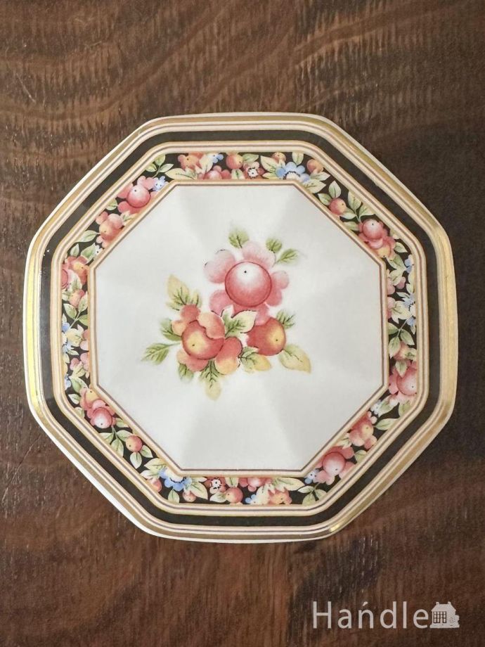 アンティークの小物入れ