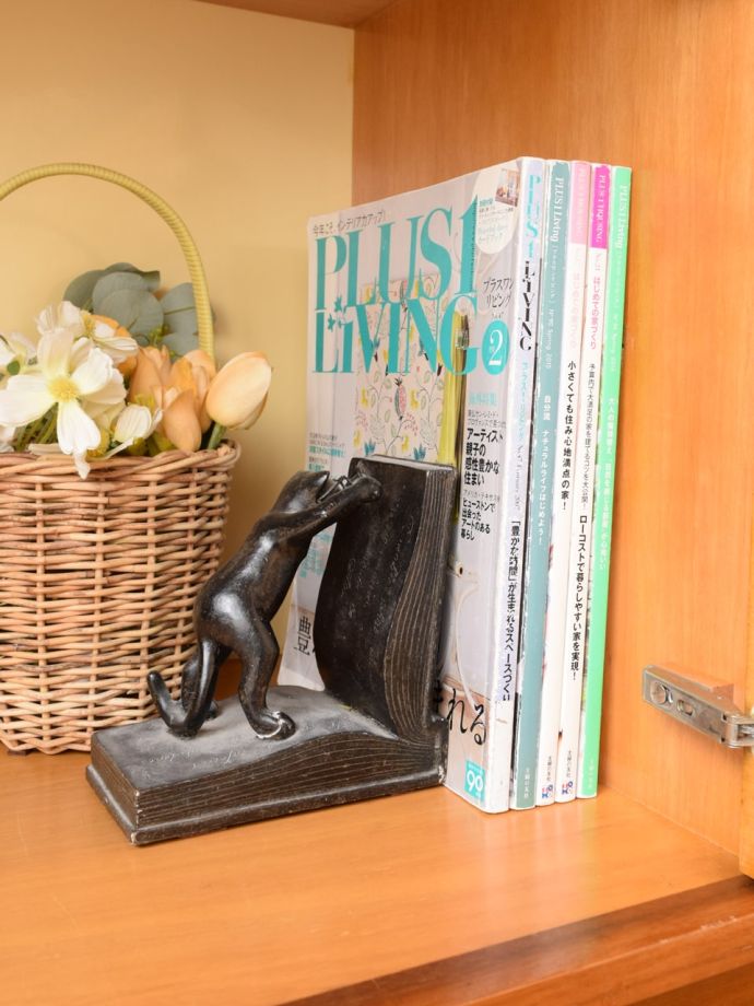 サイドボードの扉を開けると