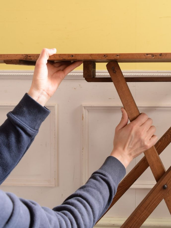 折り畳みできるアイロン台