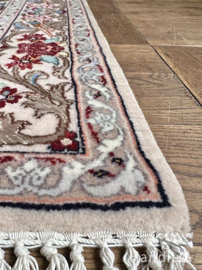 手結びされた芸術品