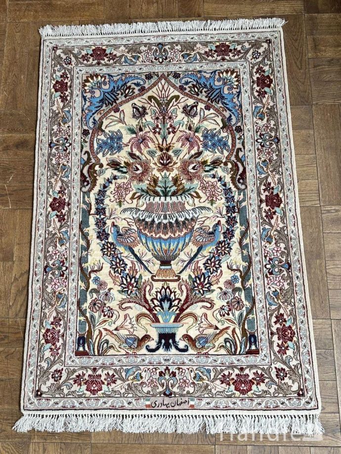 美しいペルシャ絨毯