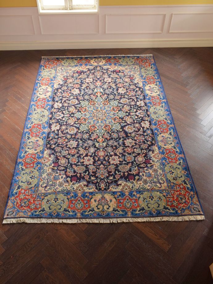 おしゃれなビンテージ絨毯