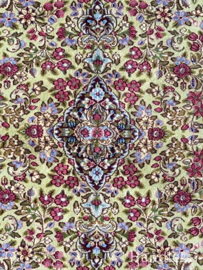 華やかな絨毯の柄