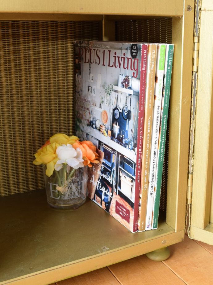 キャビネットの扉を開けると