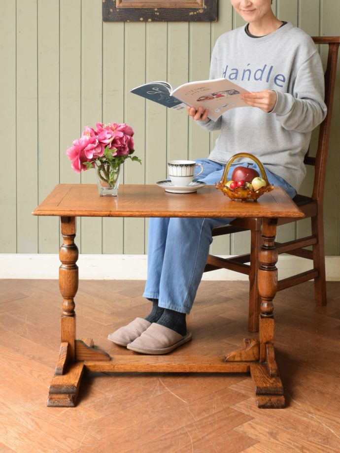 アンティークのコーヒーテーブル