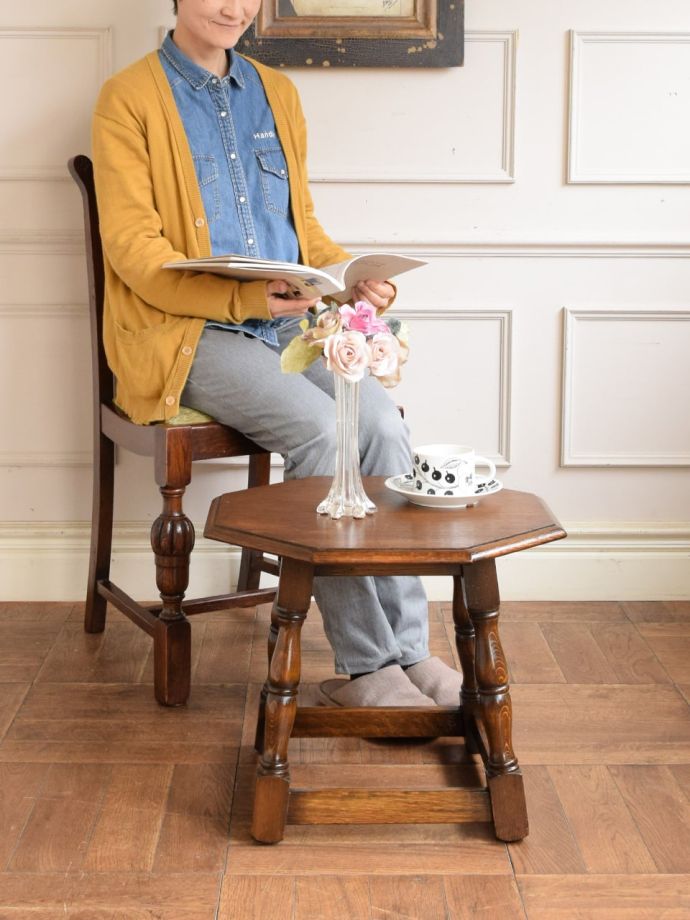 アンティークのコーヒーテーブル