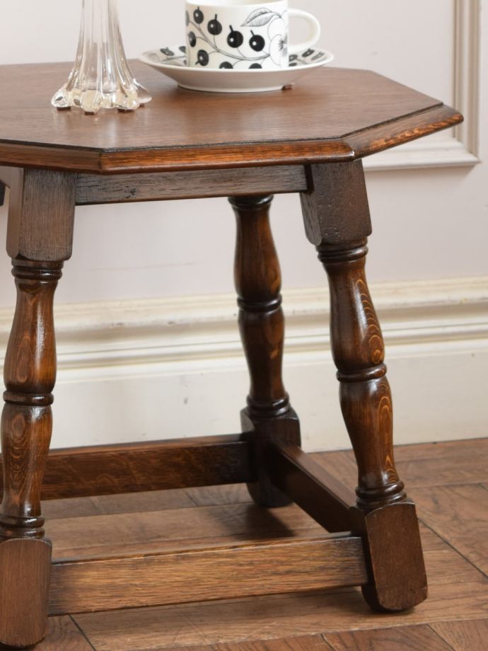 英国のアンティーク家具らしいデザイン