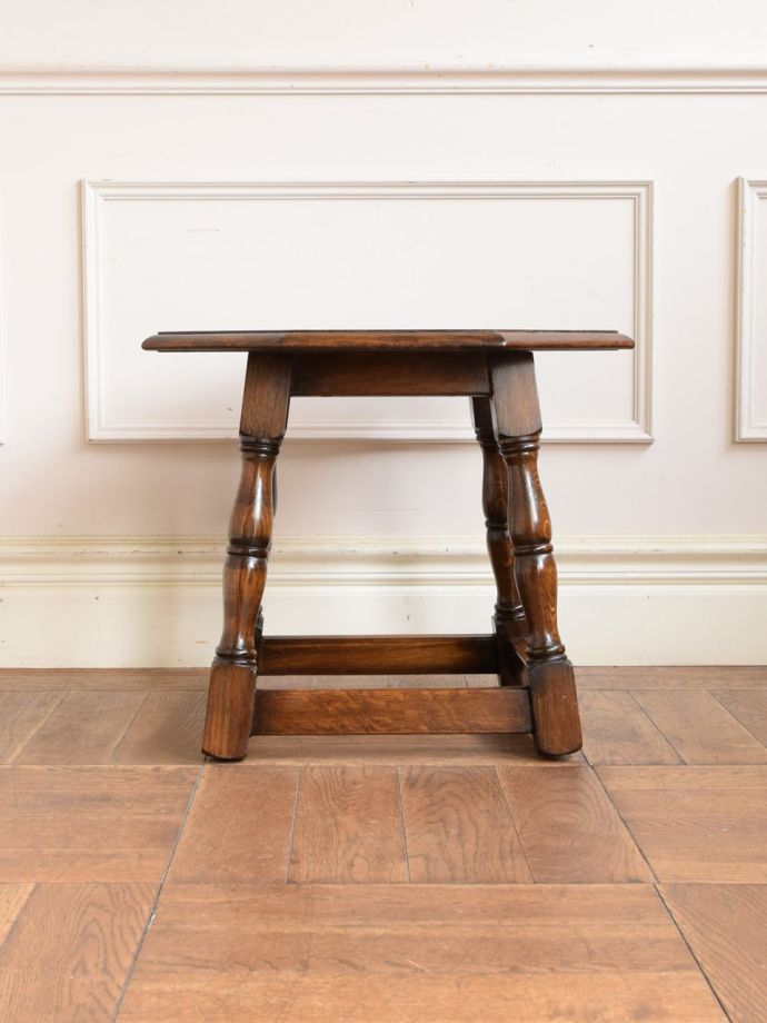 コーヒーテーブルの側面