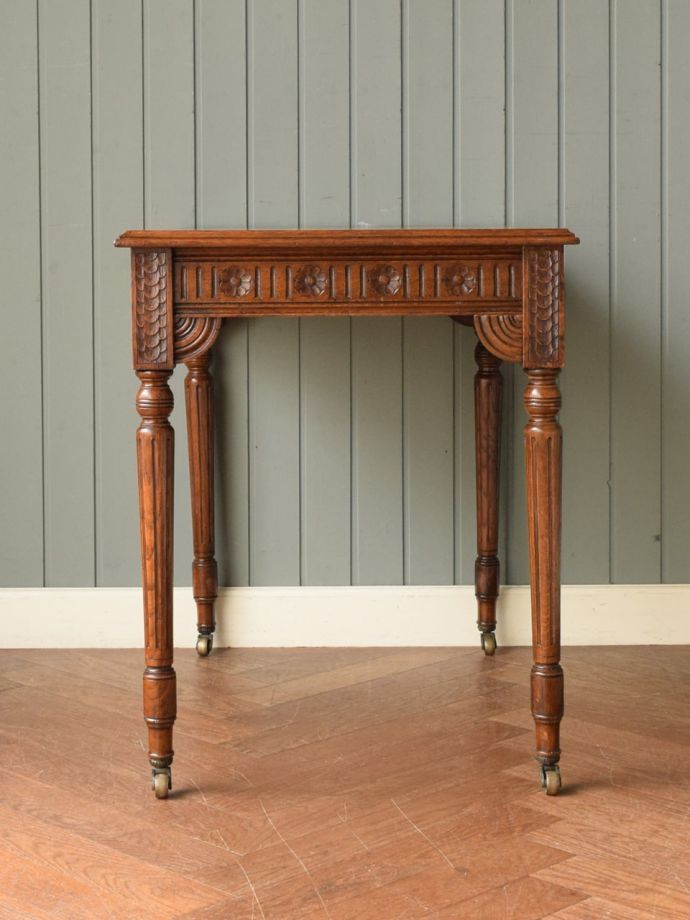 オケージョナルテーブルの側面