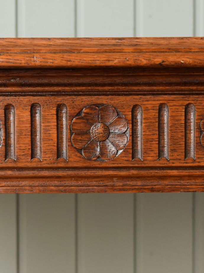 アンティークらしい彫