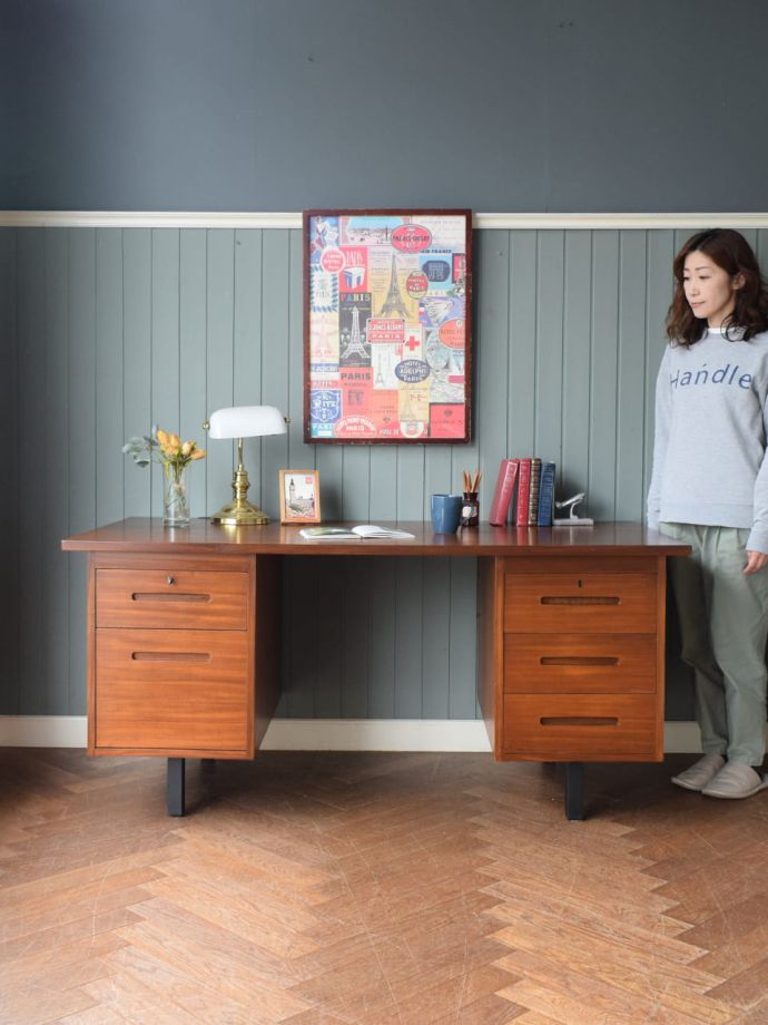 スタイリッシュでカッコいいデスク