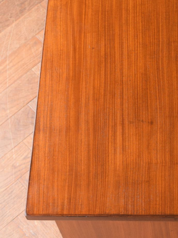 アンティークデスクの木目