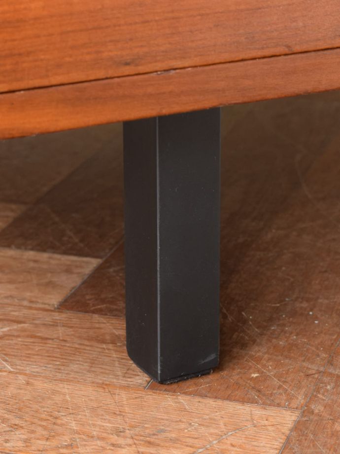 アンティークデスクの脚