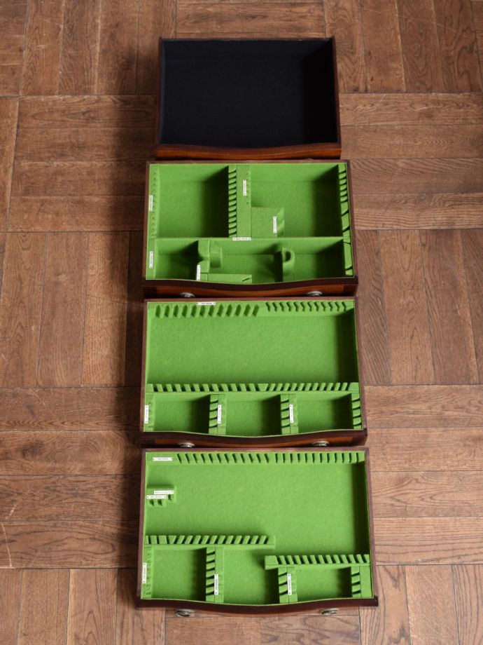 チェストの引き出しの中