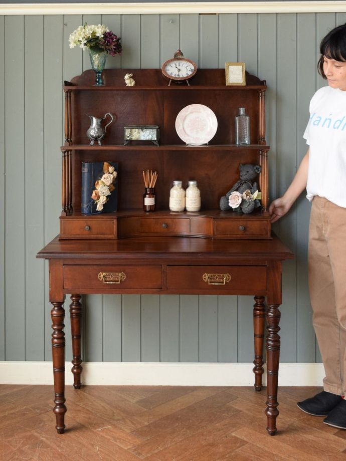 アンティークのウォールシェルフ