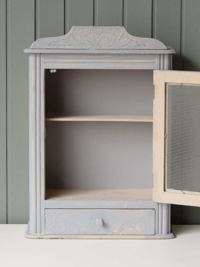 キャビネットの棚板