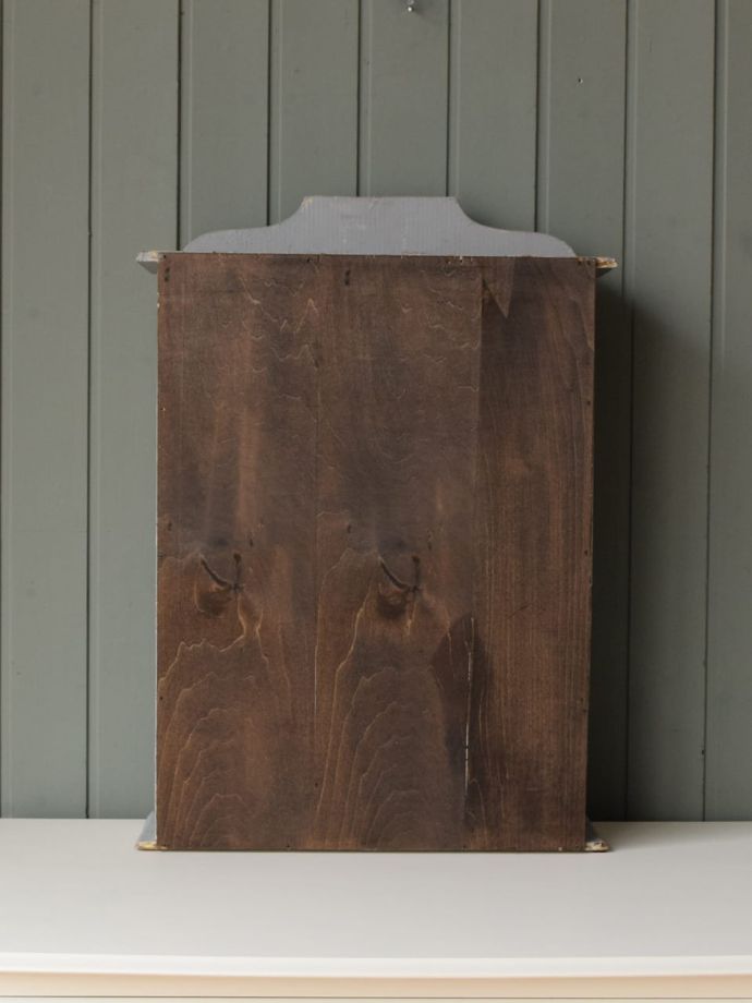 ウォールキャビネットの裏