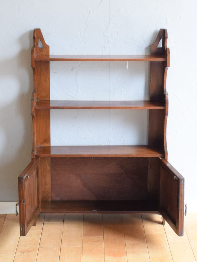 アンティークキャビネットの棚