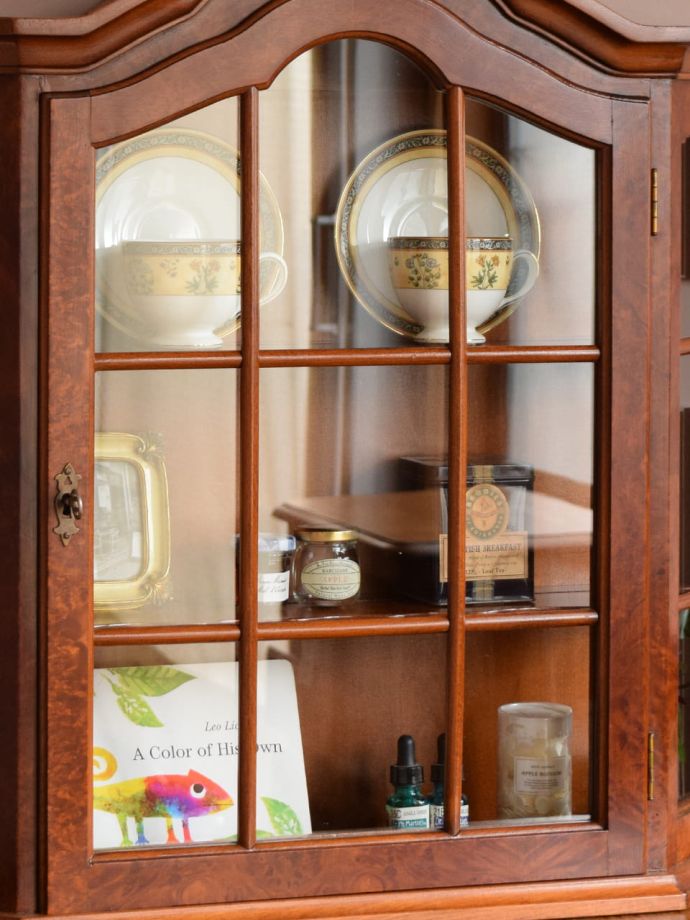 フランスの家具らしい美しいフォルム