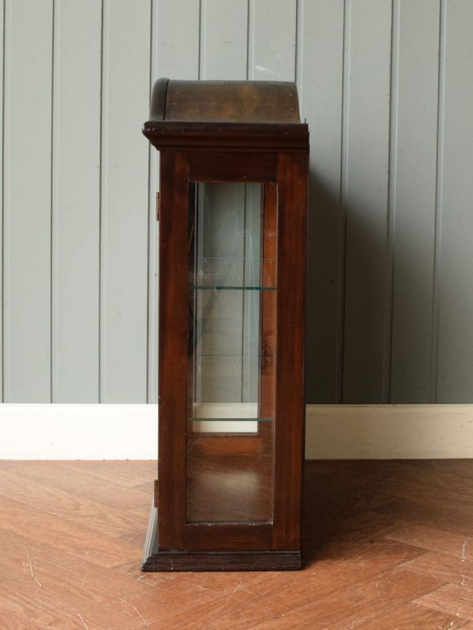 アンティークキャビネットの側面