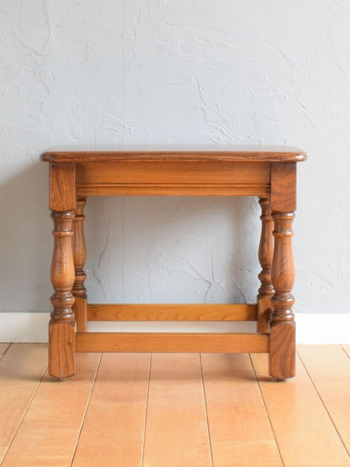 コーヒーテーブルの側面