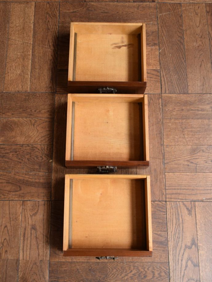 キャビネットの引き出し