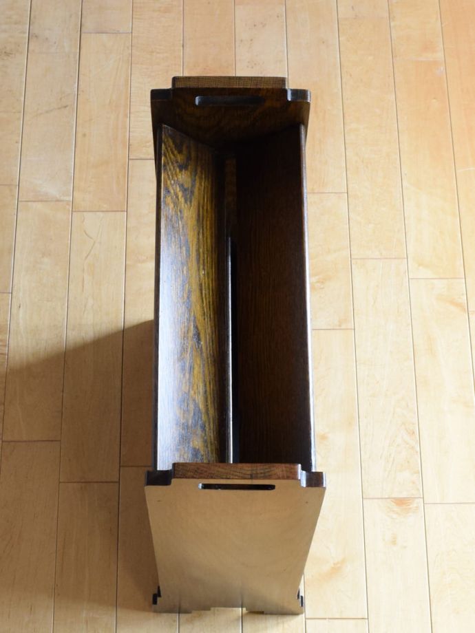 アンティークのマガジンラック