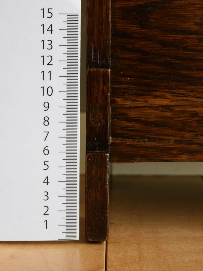 マガジンラックの脚