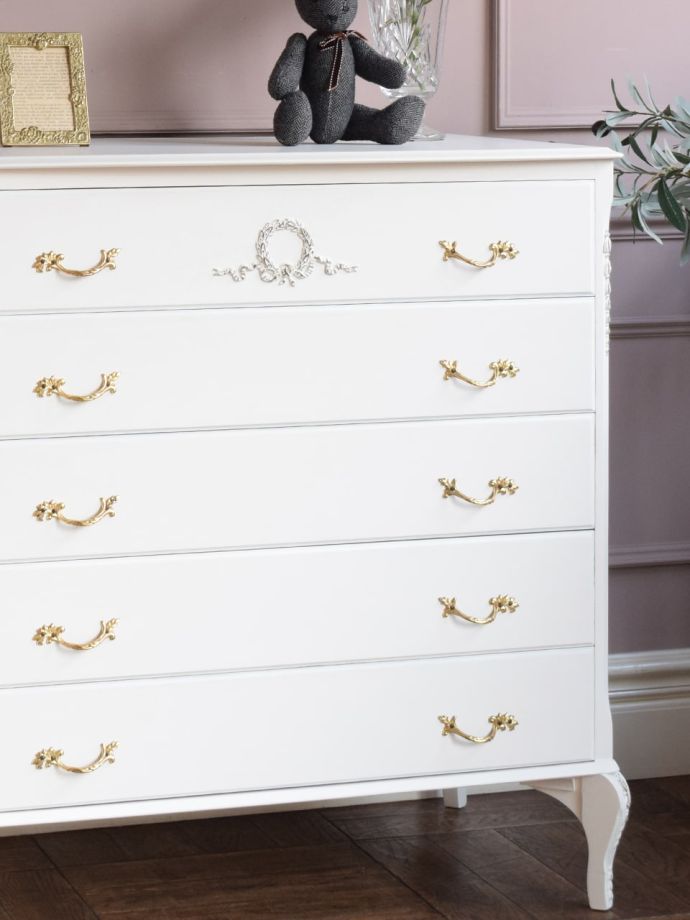 フランスの家具らしい装飾