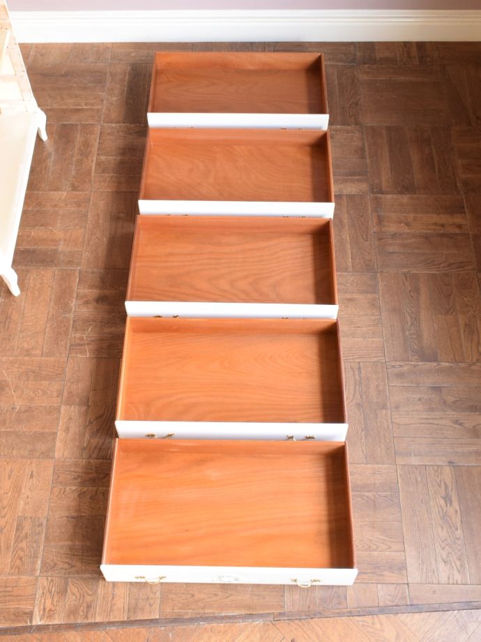 チェストの引き出し