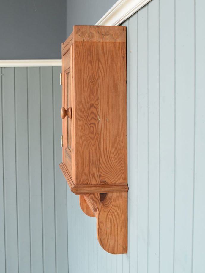 ウォールキャビネットの側面