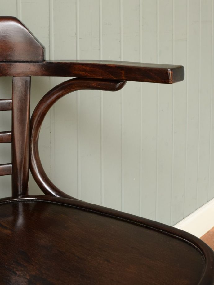ベントウッドチェアのアーム