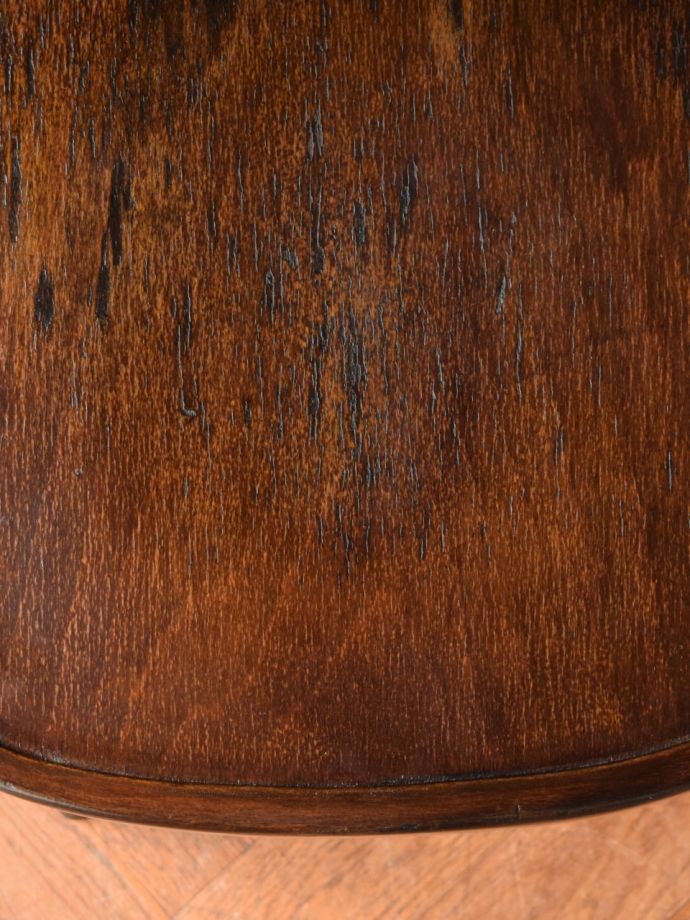 アンティークの椅子の座面の模様