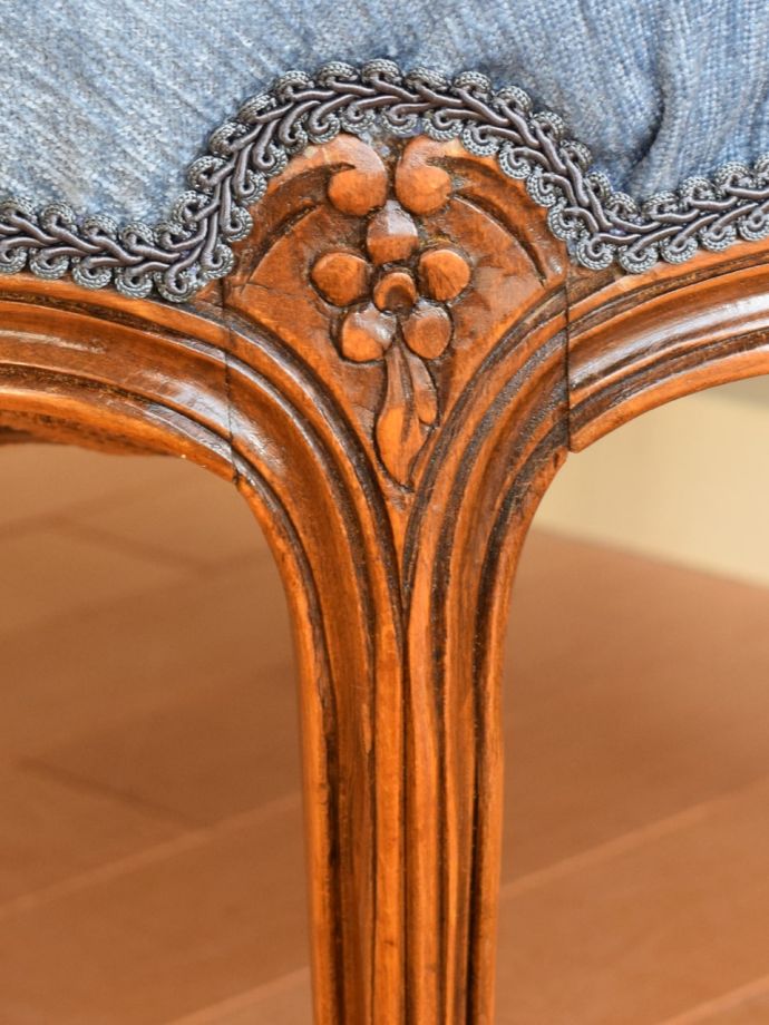 フランスらしい美しい彫