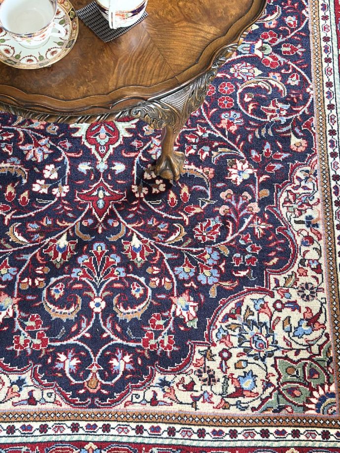 ビンテージのサルーク（Saroogh）の鉄の絨毯、とっても美しいペルシャ