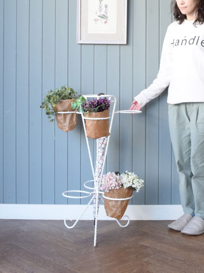 アンティークのプラントポットホルダー