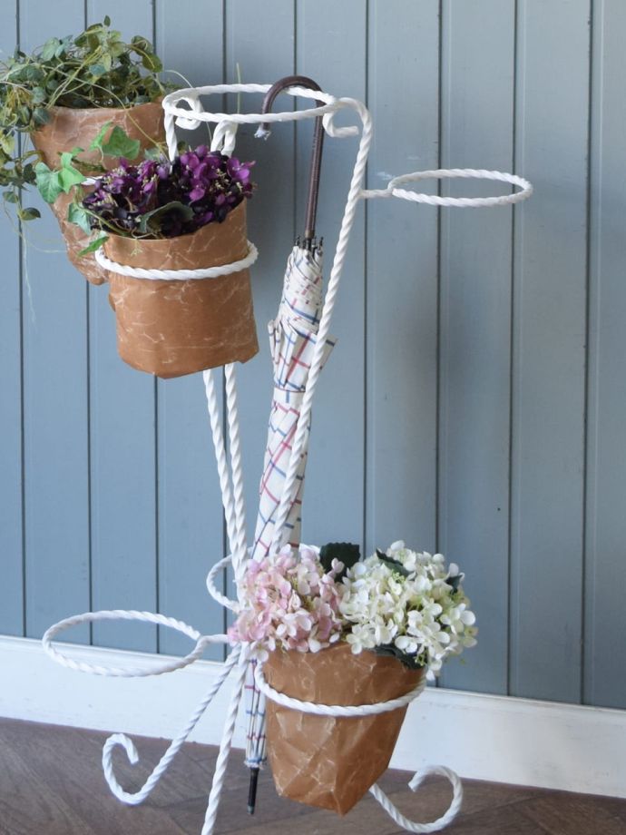 アイアンのプラントホルダー