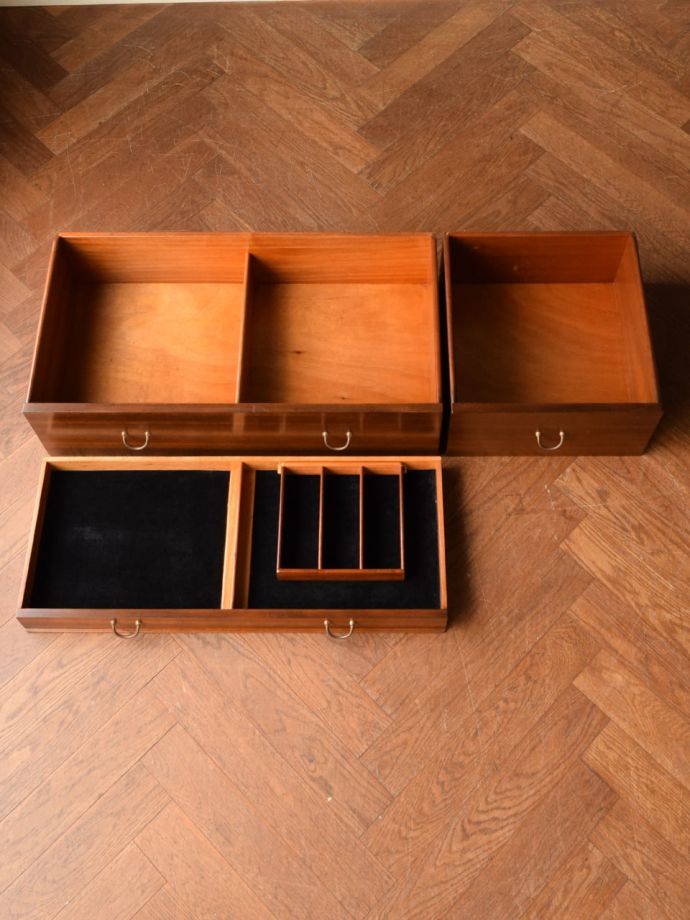 サイドボードの引き出し