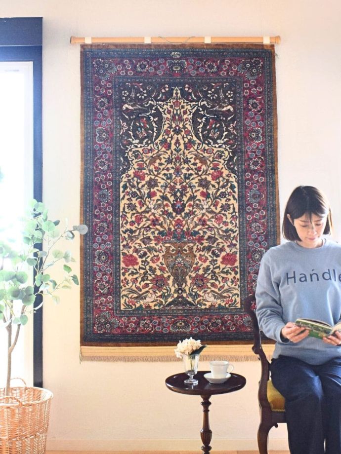 クムシルクの美しい絨毯