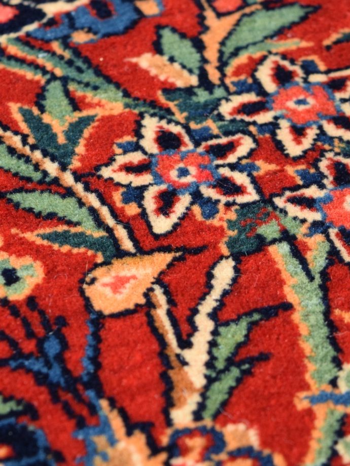 アンティーク絨毯の毛足の長さのズーム