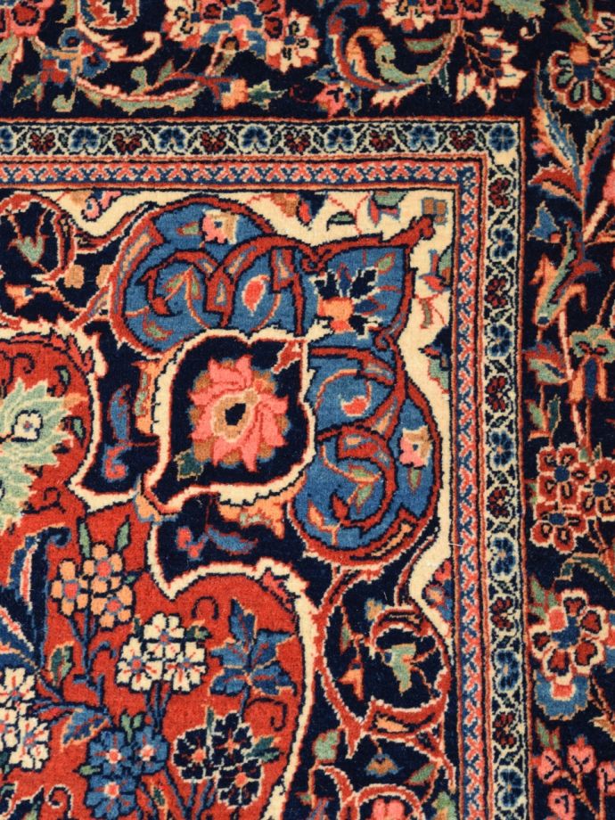 アンティーク絨毯の詳細右上